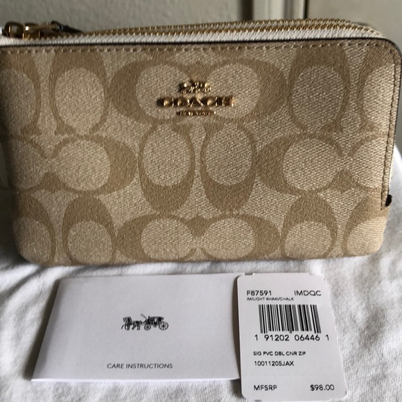 Coach Handbags - 🆕 New Coach wristlet beige and cream.